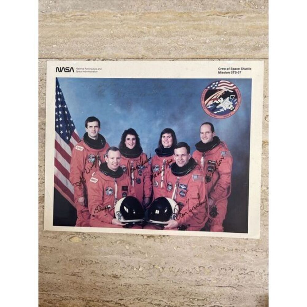 NASA‎ STS-57 Autographed 8X10 Crew Photo